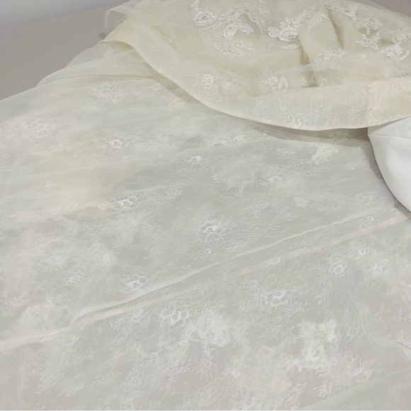 Enzoani Karissa Wedding Dress, Bridal Gown - Picture 7 of 16